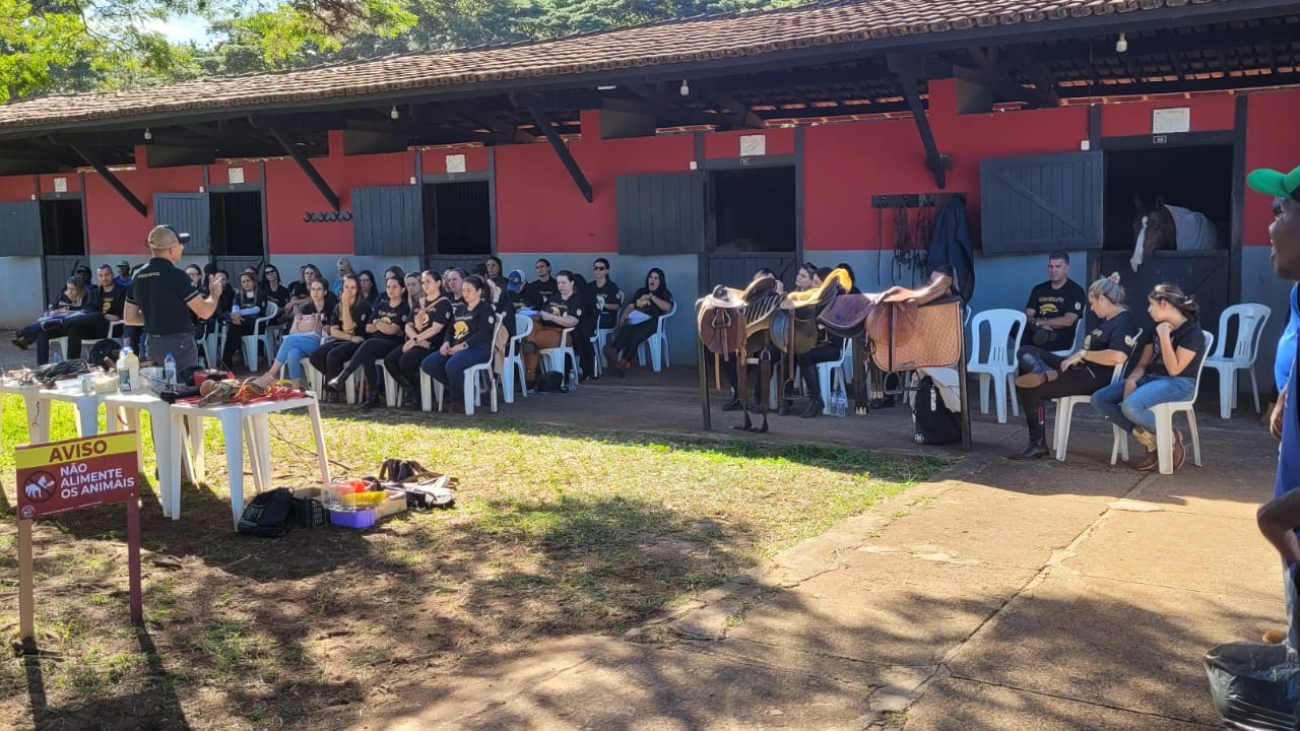 FOTODIVULGAÇÃO O curso contou com 40 alunos de todo o país que conheceram toda a estrutura da hípica e do lago localizados no Jockey Club