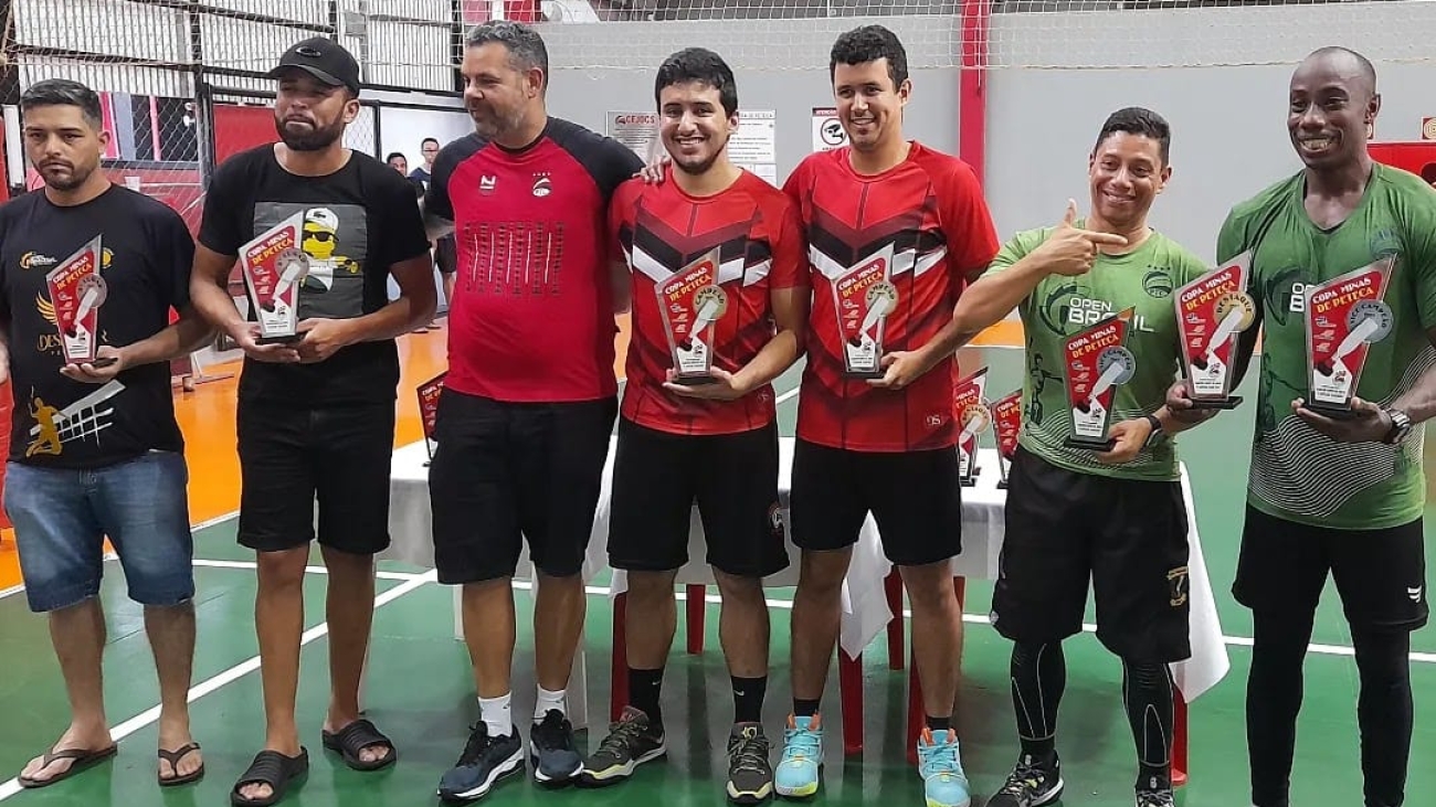 Douglas e sua dupla, Antônio, foram campeões mineiros de peteca (Foto/Divulgação)