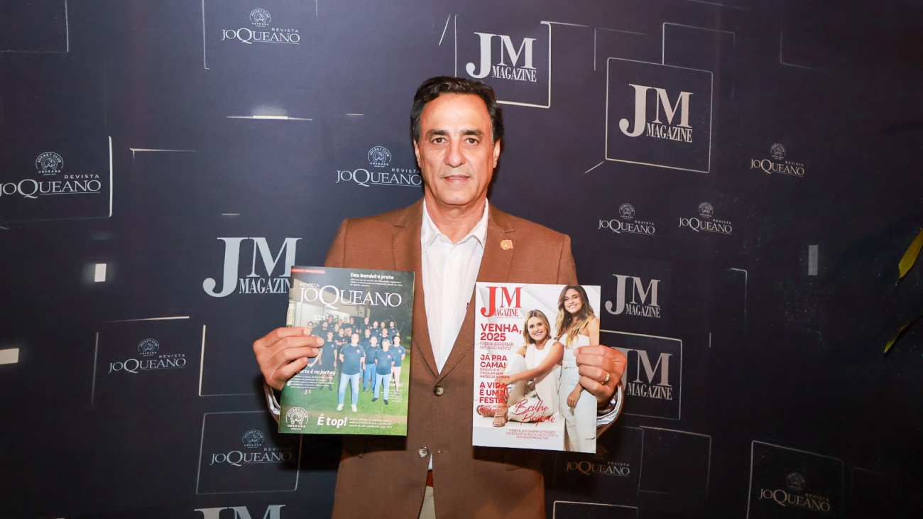 Presidente segurando o joqueano e jm magazine