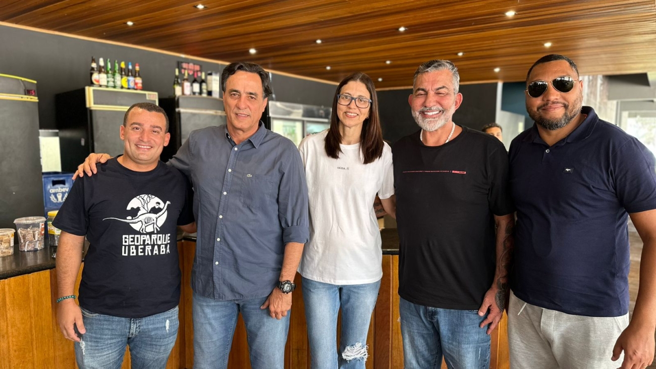 Presidente recebeu integrantes da prefeitura de Uberaba e escola de samba Tom Maior